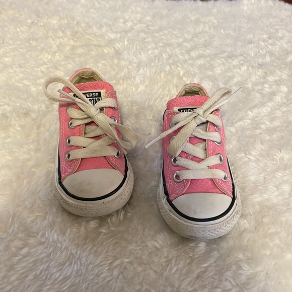 Pink converse low tops, size 4 Toddler. - Picture 2 of 3